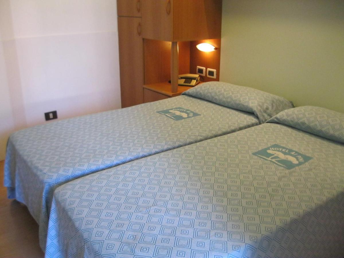 Hotel Ai Pini Grado Habitación foto